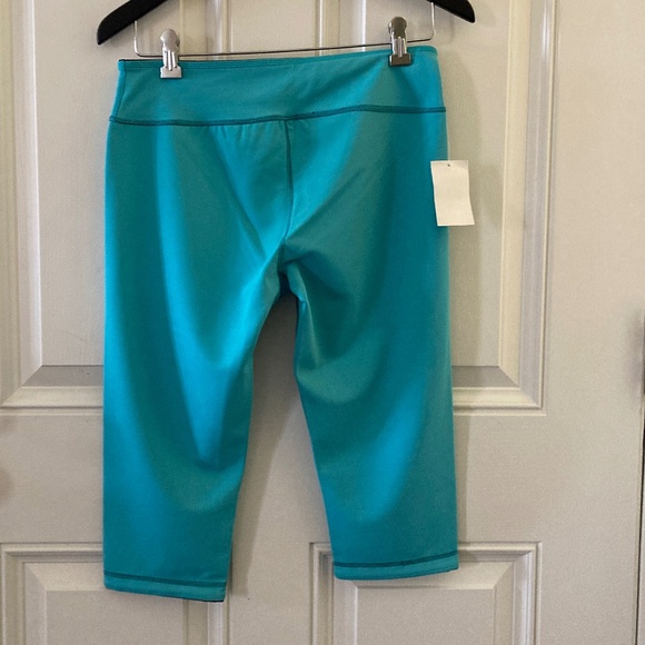 Zella Women's Live In Fit Capri Pants/Reversible Turquoise to Black/M/NWT! - Picture 2 of 4